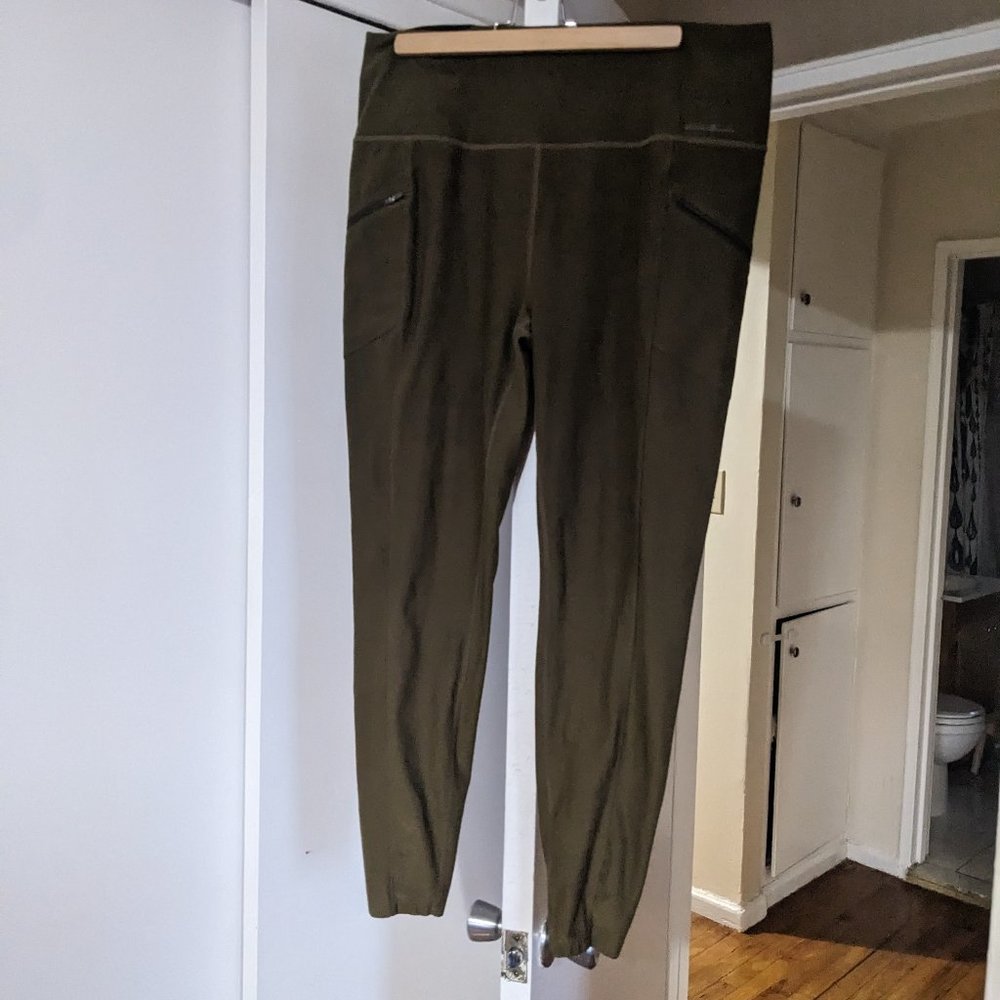 Running leggings with 3 pockets